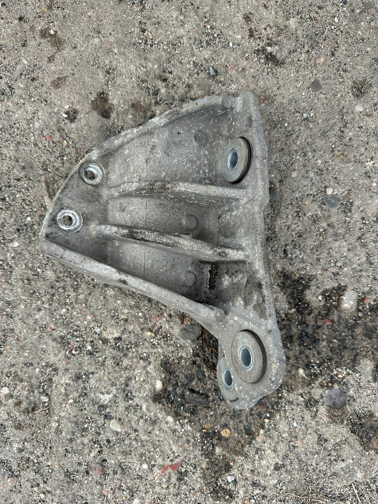 фото №1, Кронштейн кронштейн подушка maserati levante m161 670034567