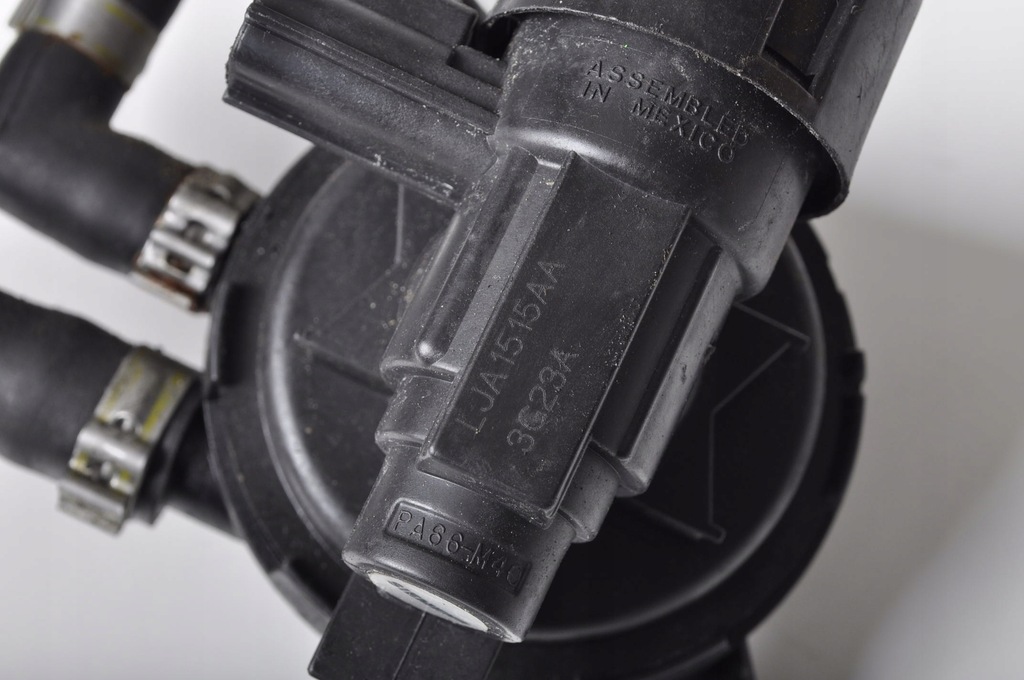 фото №9, Aston martin vanquish i 6.0 клапан вакуумa lnc1515aa