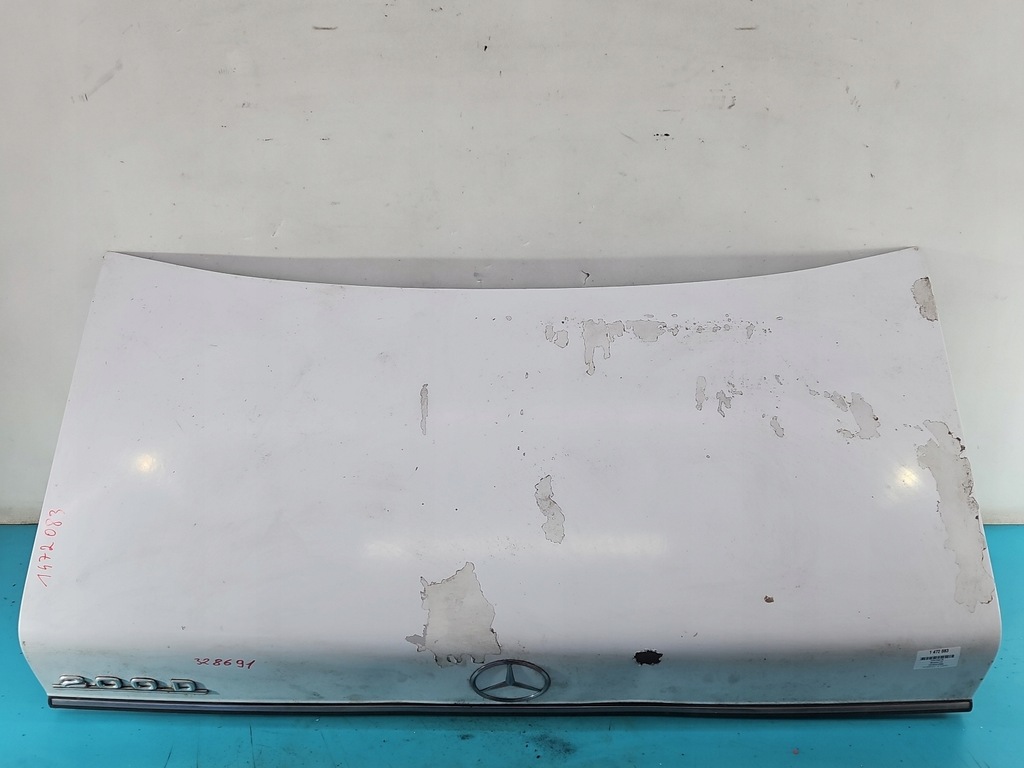фото №1, Крышка багажника задняя mercedes 123 sedan белый