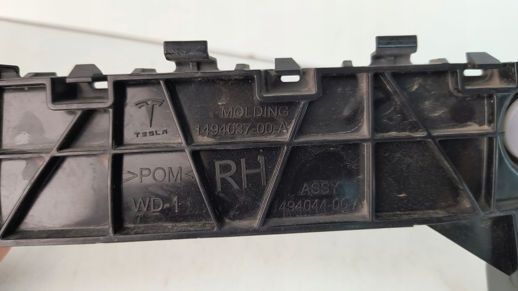 Кронштейн направляющая бампера правый задняя tesla model y с Разборки