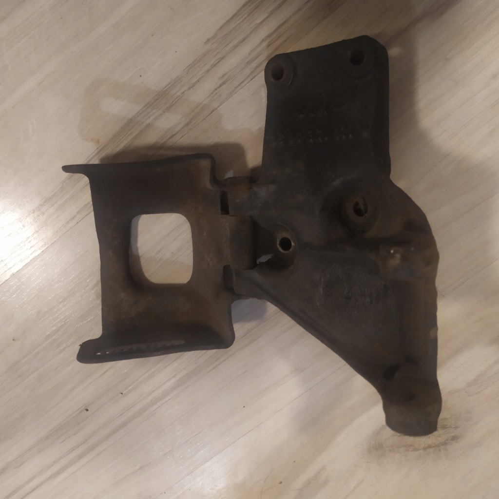 Mercedes w123w126 кронштейн генератора 1101550835 в Україні