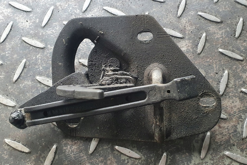 фото №1, Засувка замок капот skoda fabia i