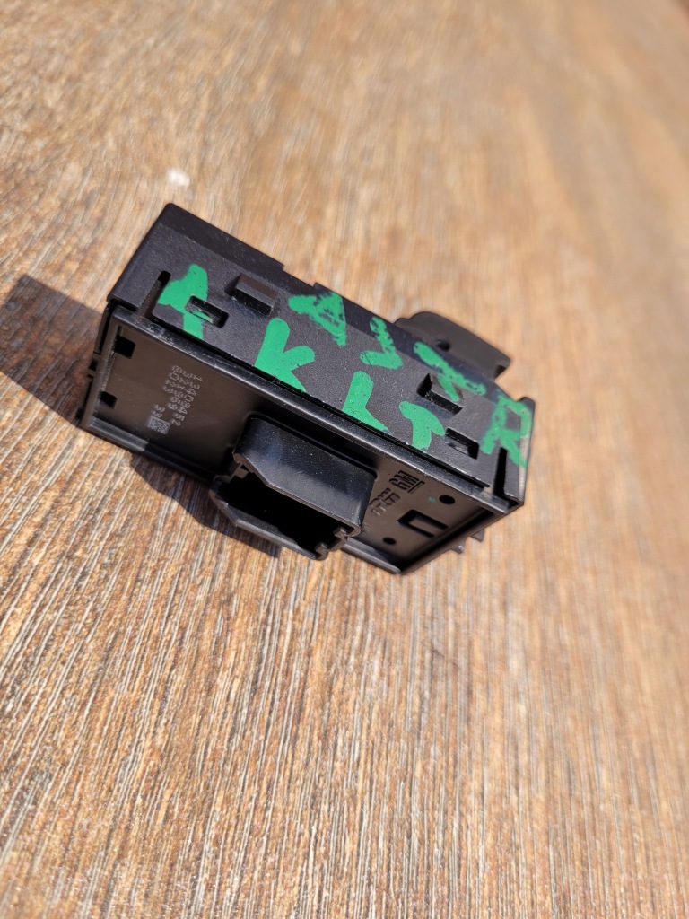 фото №5, Opel astra k v 2016 кнопка скло лівий задня