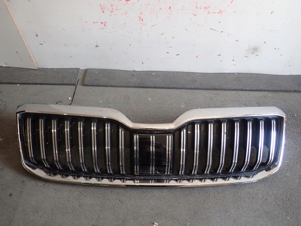 фото №1, Решётка радиатора радар skoda superb iii lift 19- 3v0853653c