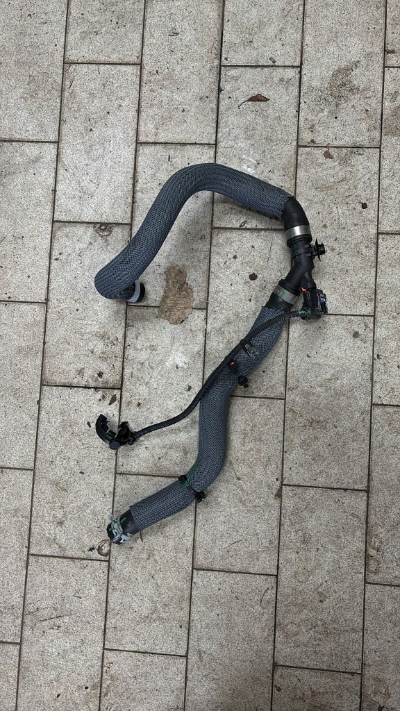 Пабтрубок  шланг трубка воды renault austral оригинальный номер 217411185r Доставка