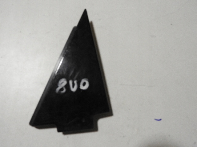 фото №1, Audi q3 трикутник заглушка двері правий задня 8u0853274