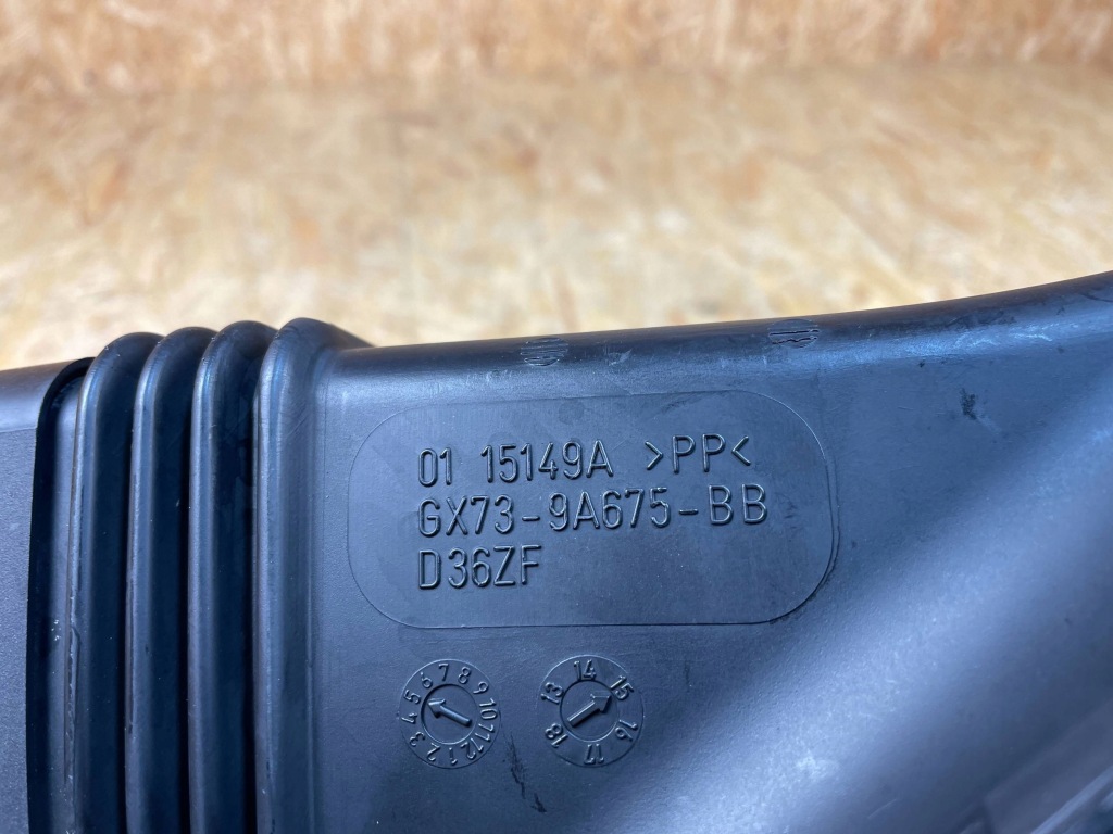 Впуск повітрозабірник труба повітря jaguar fpace x761 gx73-9a675-bb gx73-9a675-fb 16- Оригінал