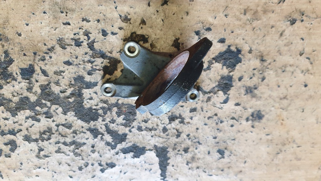 фото №1, Toyota avensis t25 2.2 d-cat опора полуось