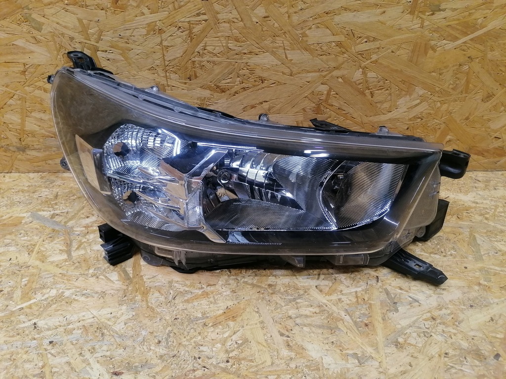 фото №1, Лампа правая фара правый toyota hilux 8 viii lift 2020-