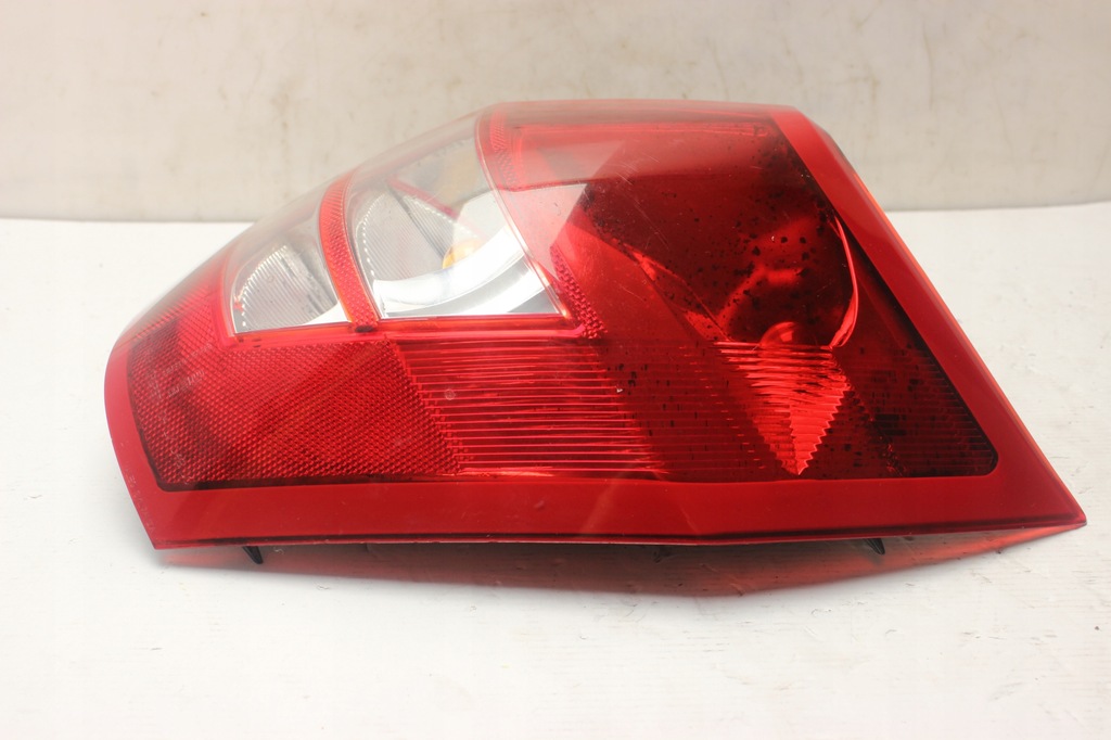 фото №9, Лампа правый задняя chrysler 300 i 300c kombi 2006r-