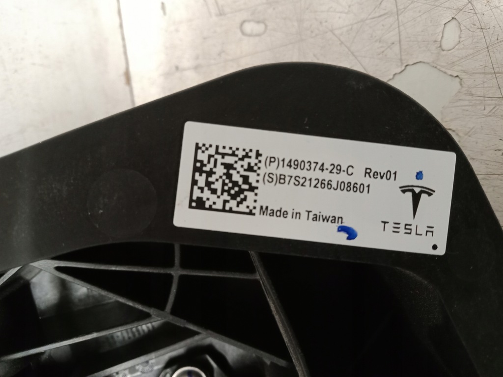 фото №7, Tesla 3 y port зарядки разъём 1490374-29-c + крышка порт 1505514-00-d