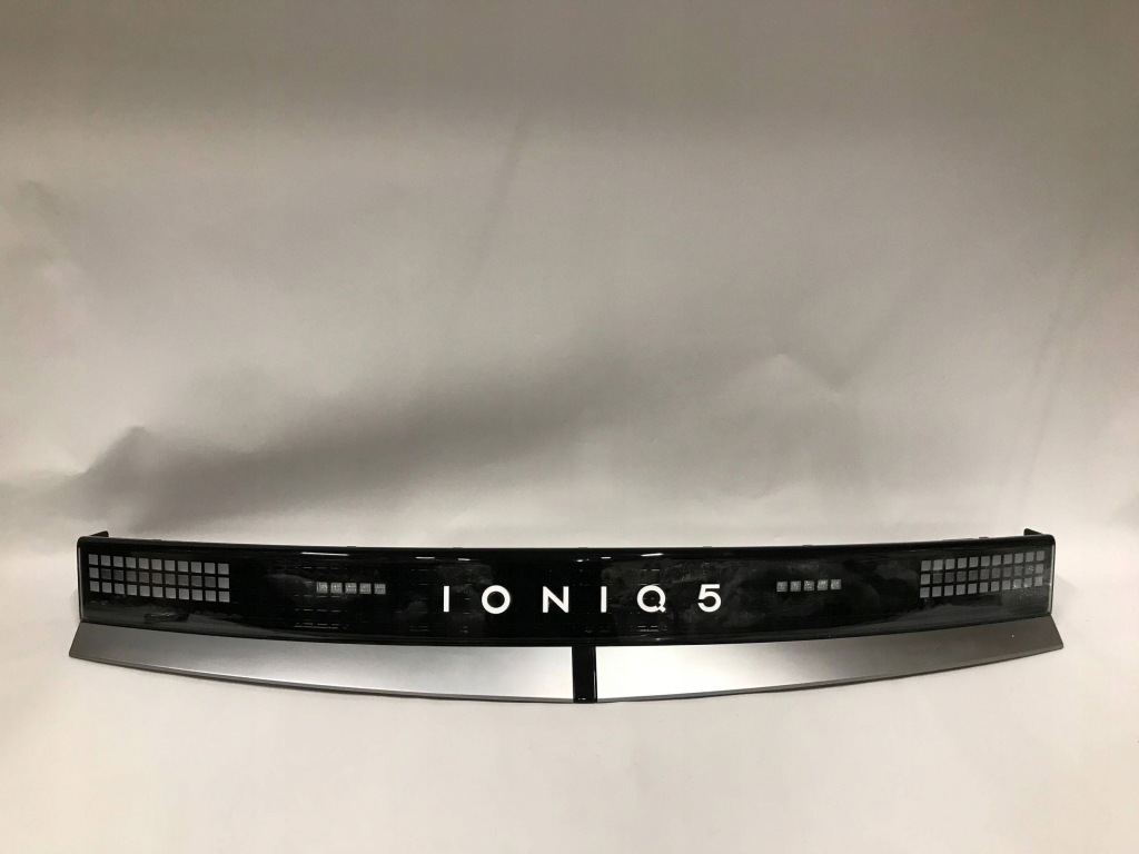 фото №1, Hyundai ioniq 5 лампа задняя накладка средняя 3 pixele europa