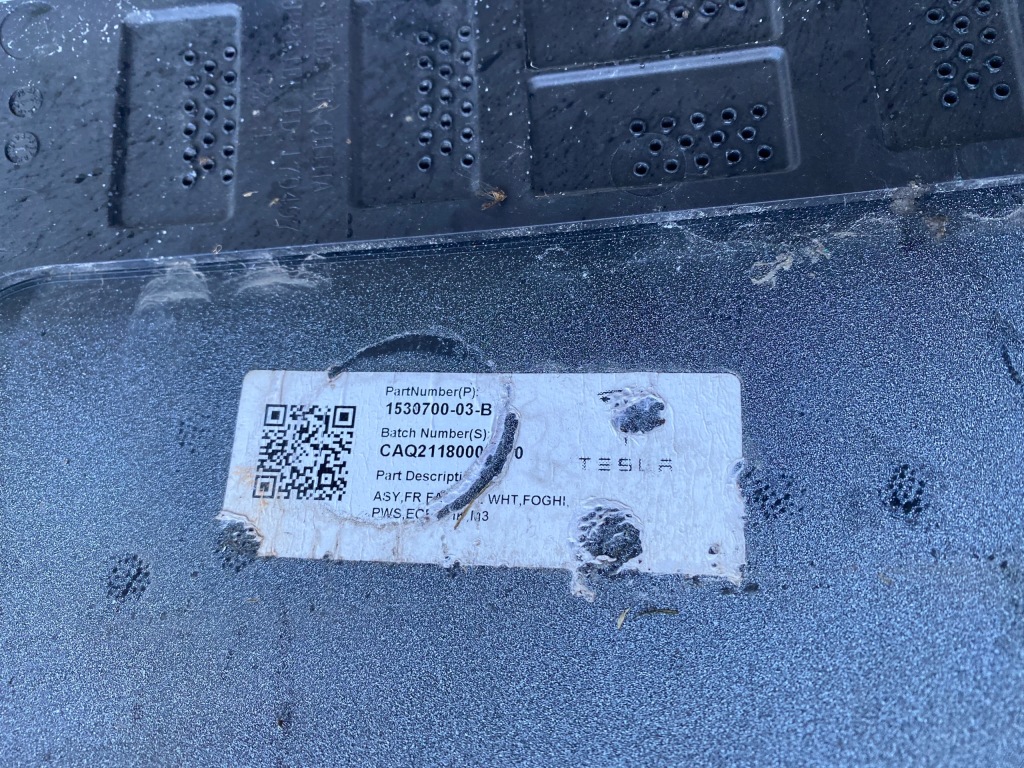 Tesla model 3 бампер перед 1530700-03-b оригинал Оригинал