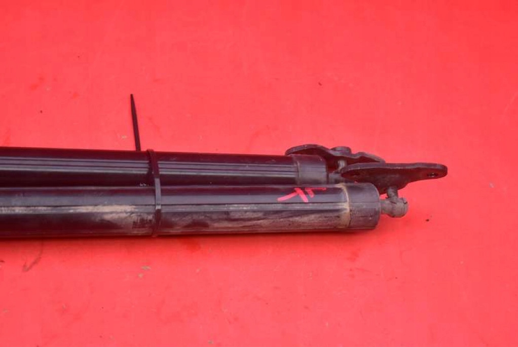 фото №6, Привід амортизатори кришки електричний 7p6827851 vw touareg 2 ii 7p 10-14