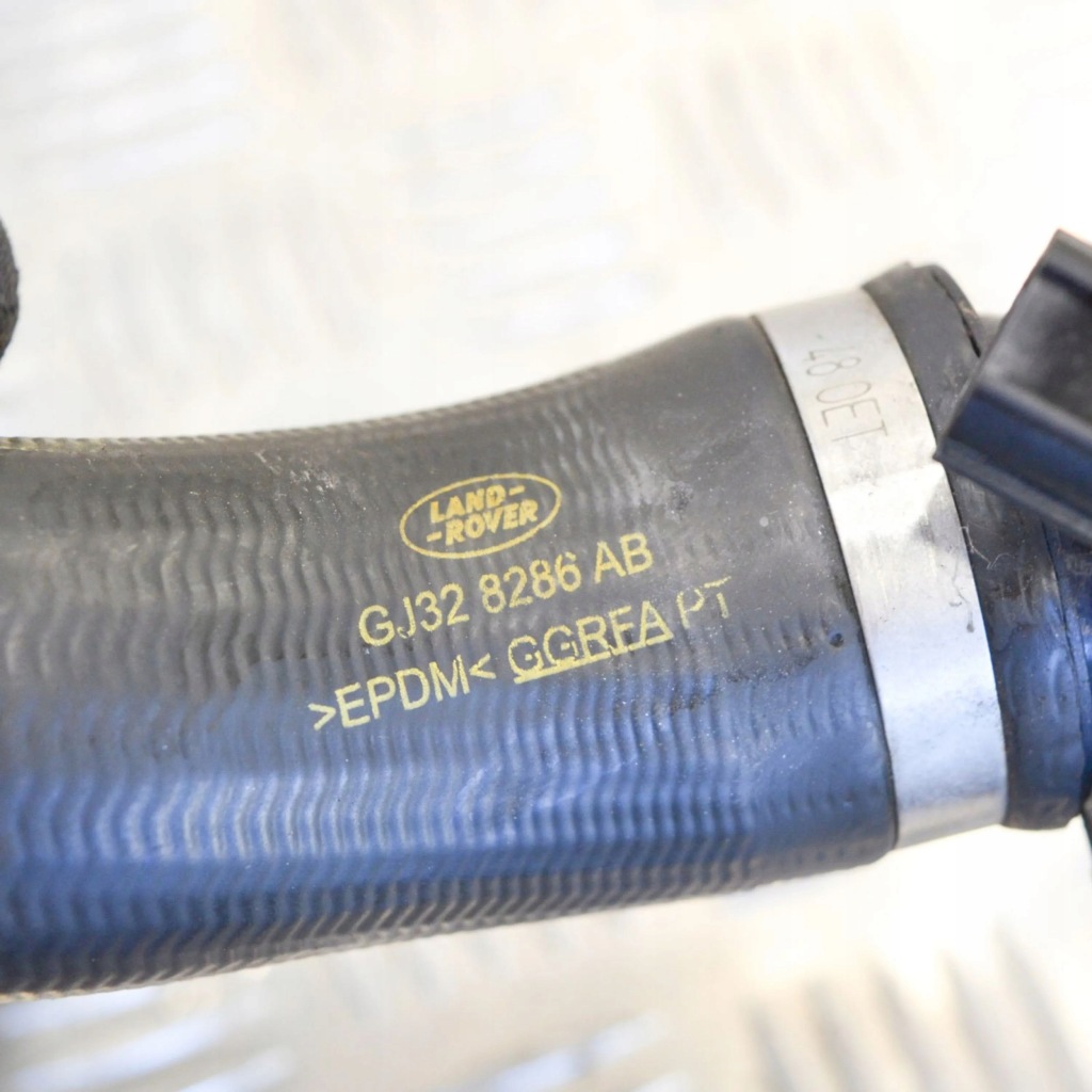 Jaguar e-pace 2018 шланг / патрубок радіатора Зі Шроту