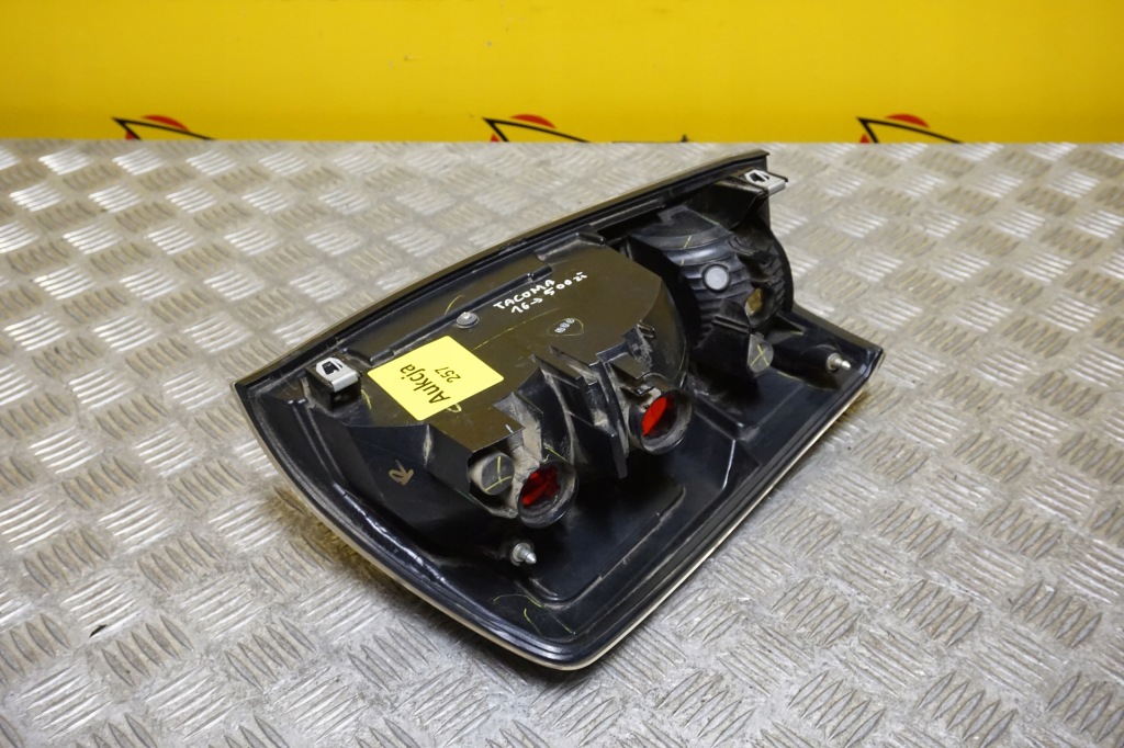 Toyota tacoma 2016 - лампа задній права задня usa Ціна