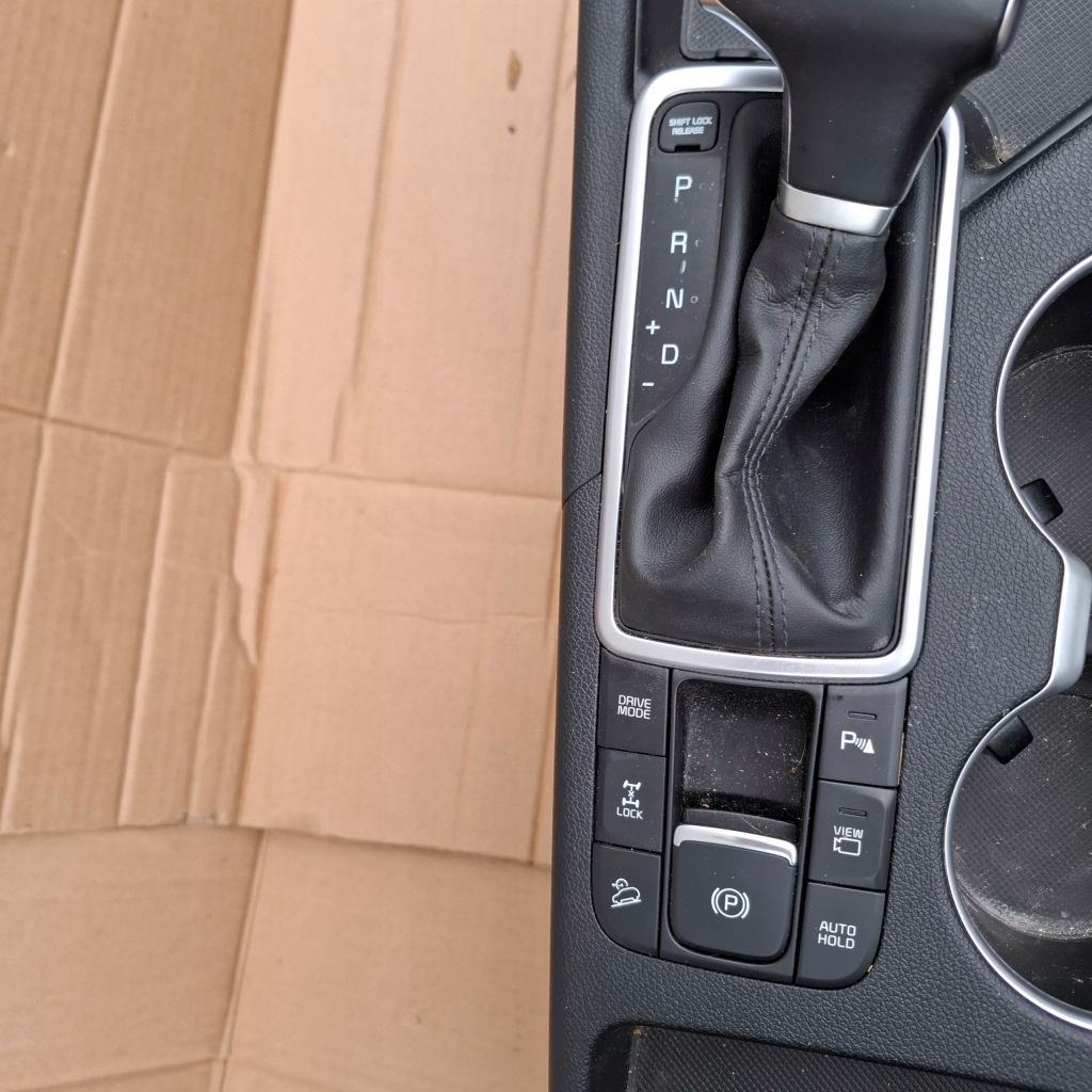 фото №6, Kia sportage iv 4 lift 18-21 тунель середній панель czerwona nic зарядний пристрій