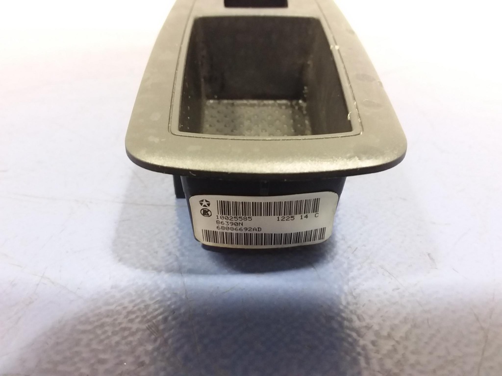 фото №5, Grand cherokee wk2 переключатель правый передний