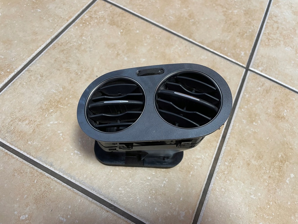 фото №1, Решётка обдув volkswagen 5n0819703a