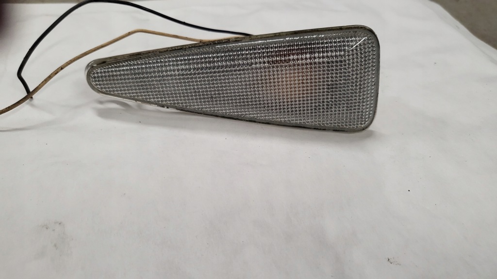 фото №1, Dacia sandero i поворотник крыла