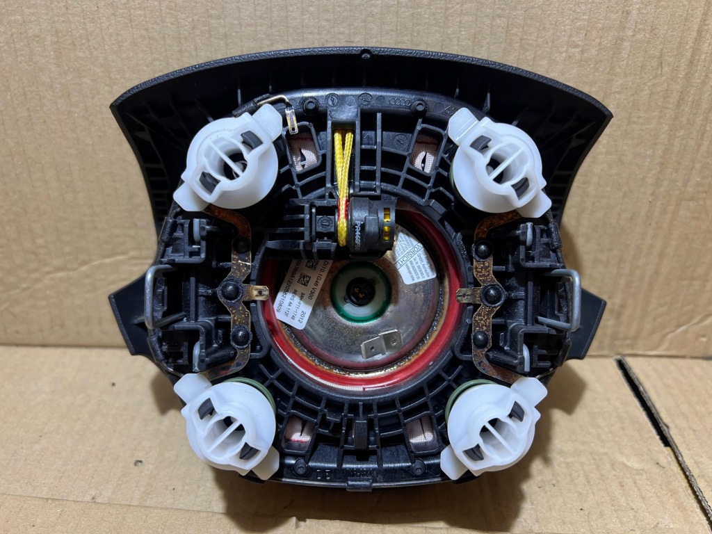 Купити Audi a4 b8 рестайлінг  подушка повітряна подушка безпеки водія 4 спицевий 8k0880201ac