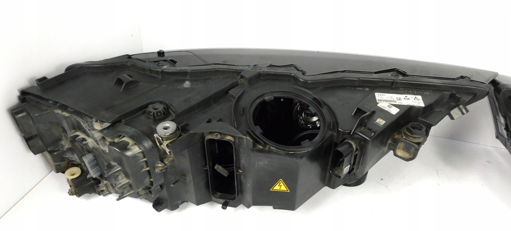 Audi q7 4m фара правый  левая ксенон led 4m0941006 Доставка