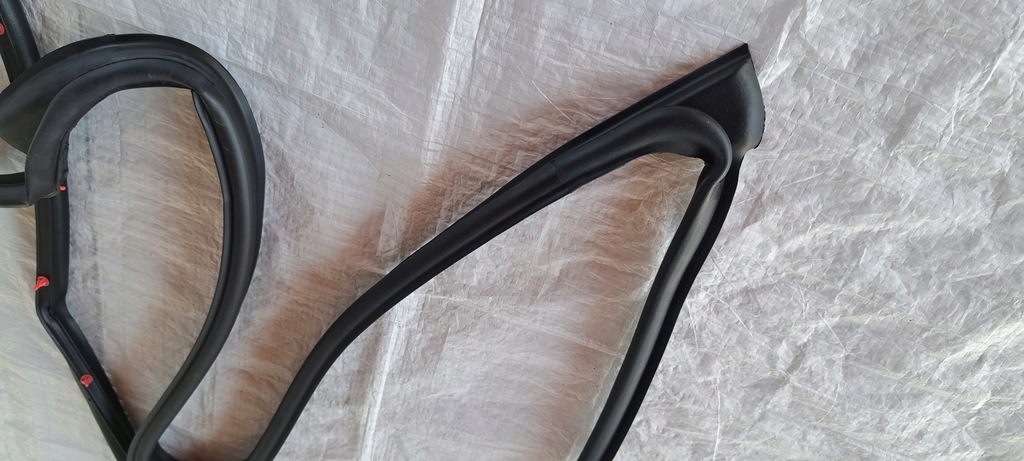 фото №7, Hyundai i30 прокладка дверь правая перед 82140g4000