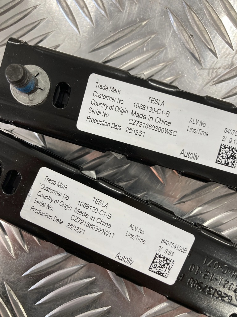 Ползунок поперечина tesla model 3 17- Цена