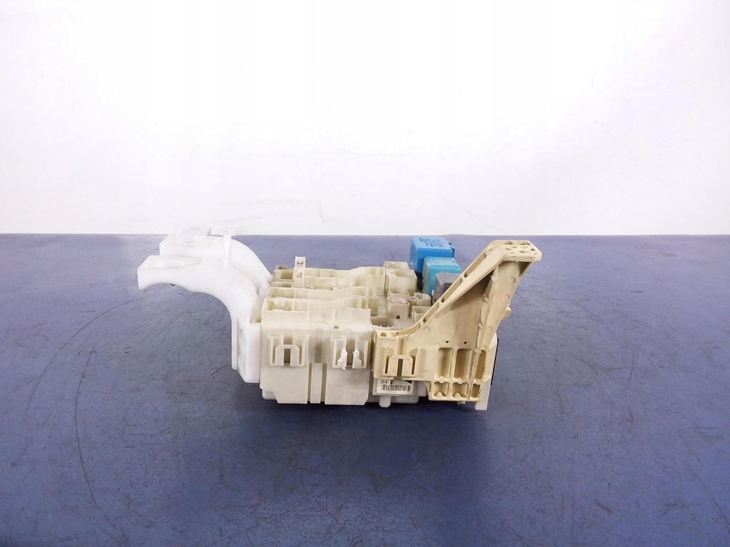 фото №1, Yaris ii коробка предохранителей 82730-52341