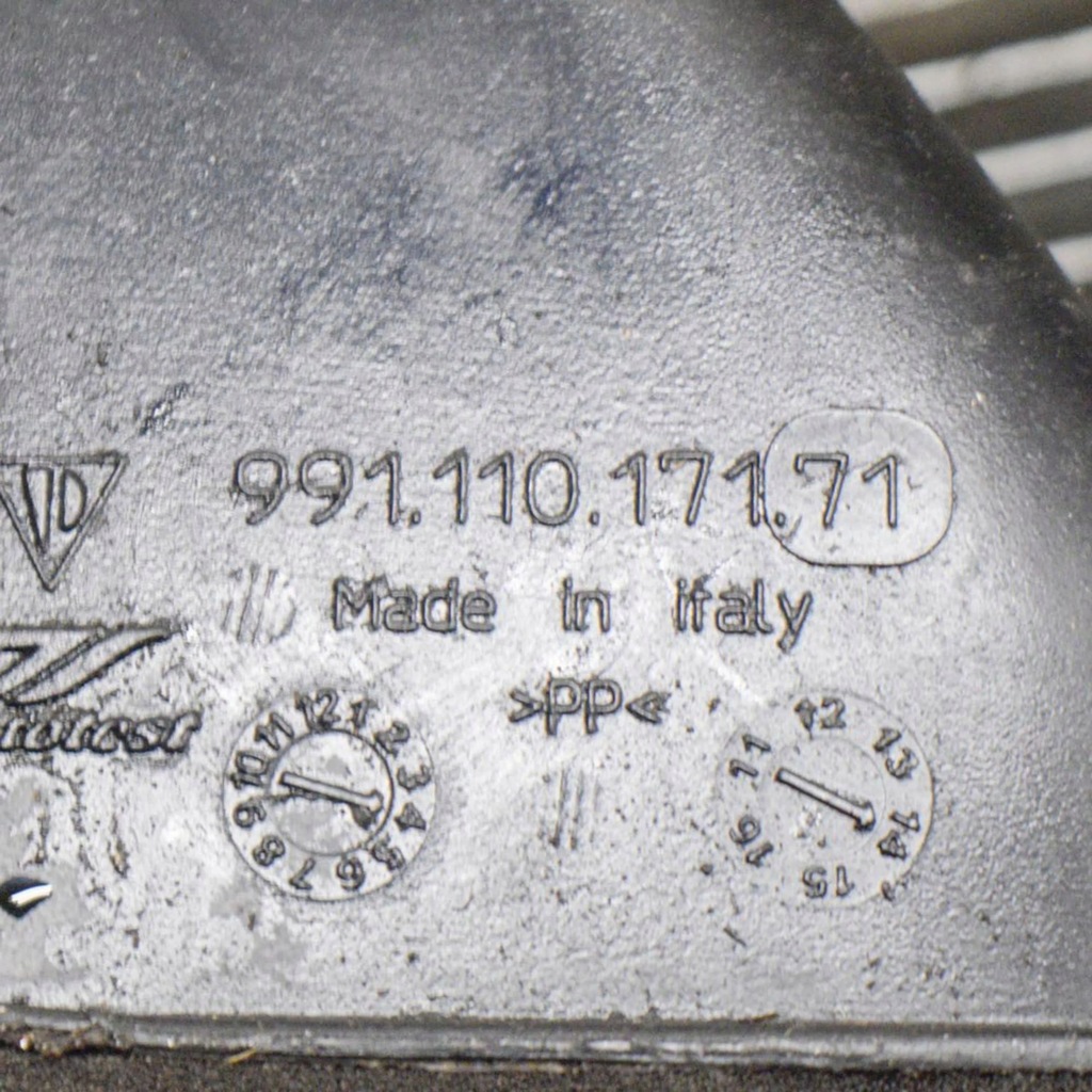 фото №6, Porsche 911 991 2015 часть трубы впуска воздуха