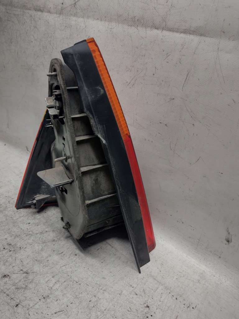 фото №5, Лампа права задня daihatsu yrv