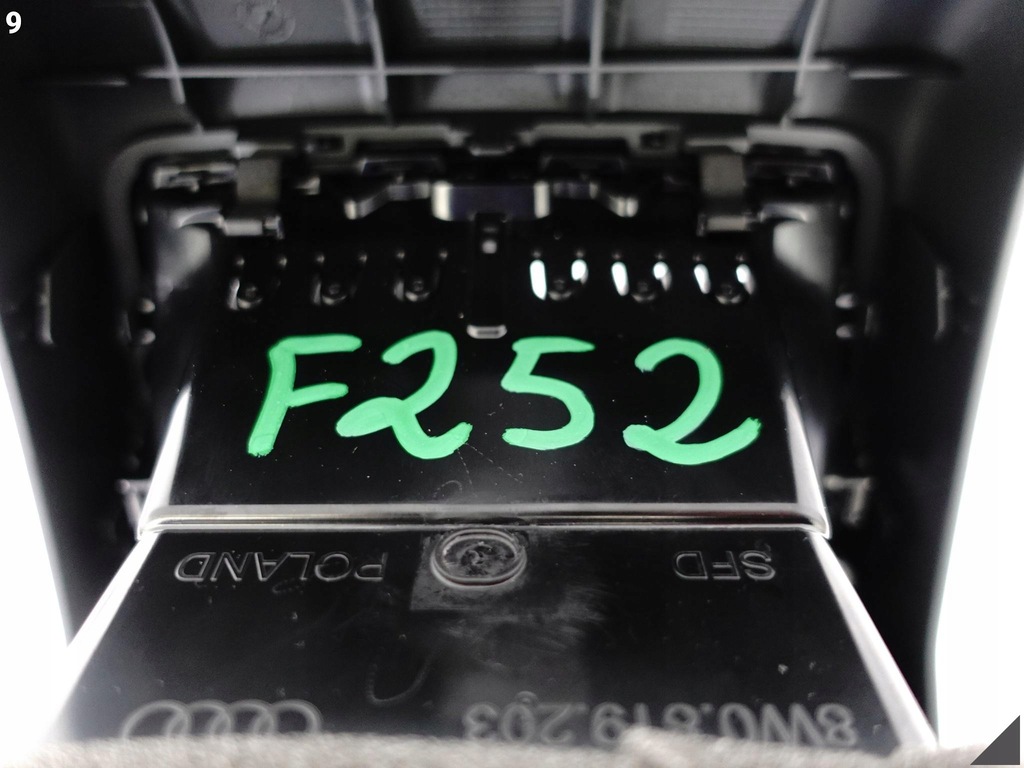 фото №10, Audi a5 s5 f5 8w6 a4 s4 8w0 b9 15- задняя защита консоли воздуховоды разъём 12v