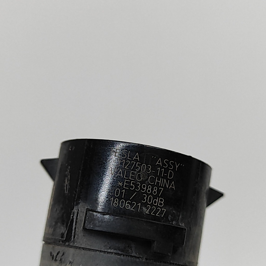 Tesla model 3 2021 с задний датчик парковки pdc Недорого