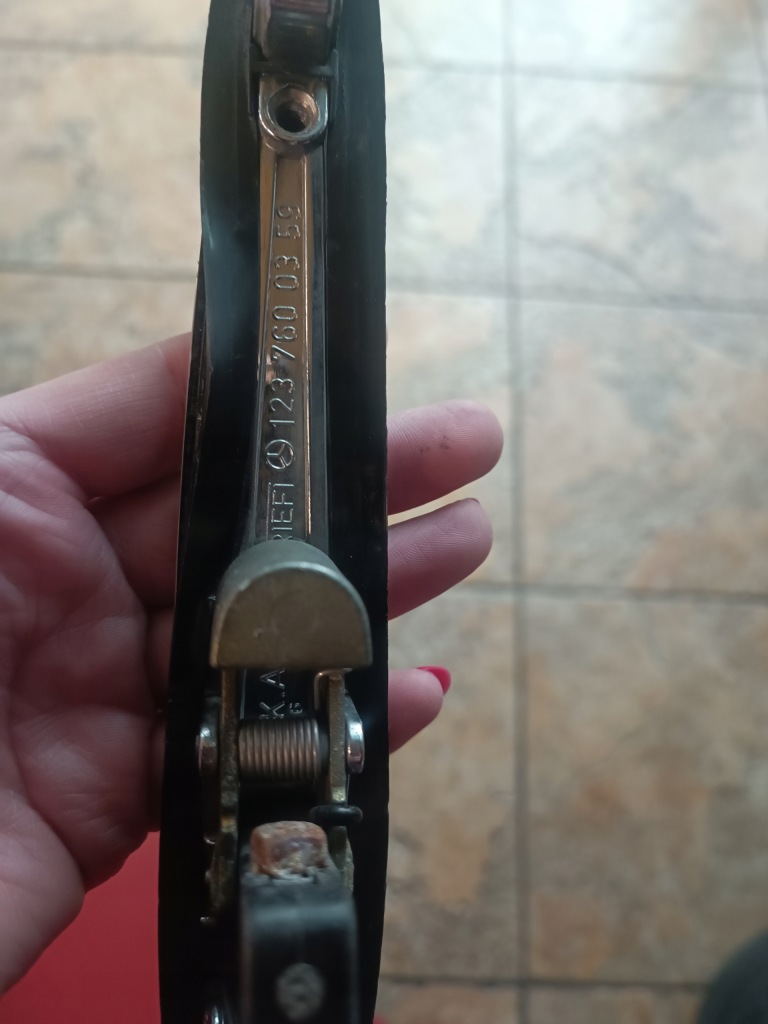 Ручка наружная левая mercedes w123 1237600359 Оригинал