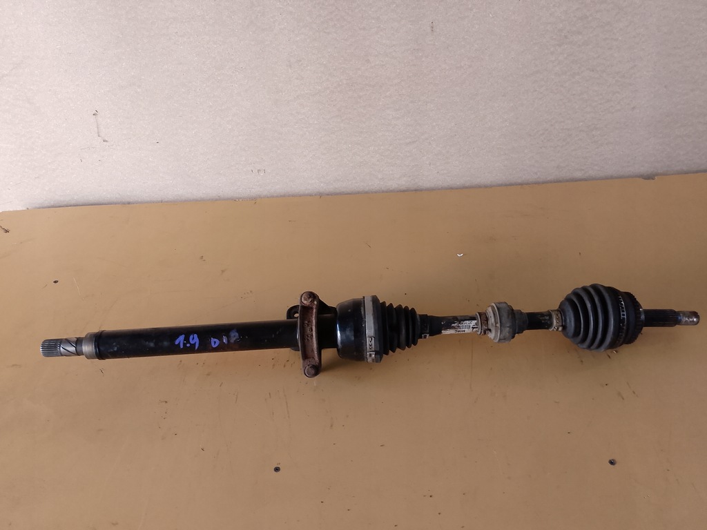 фото №1, Привідний вал права довга carisma space star 1.9 did mr912136