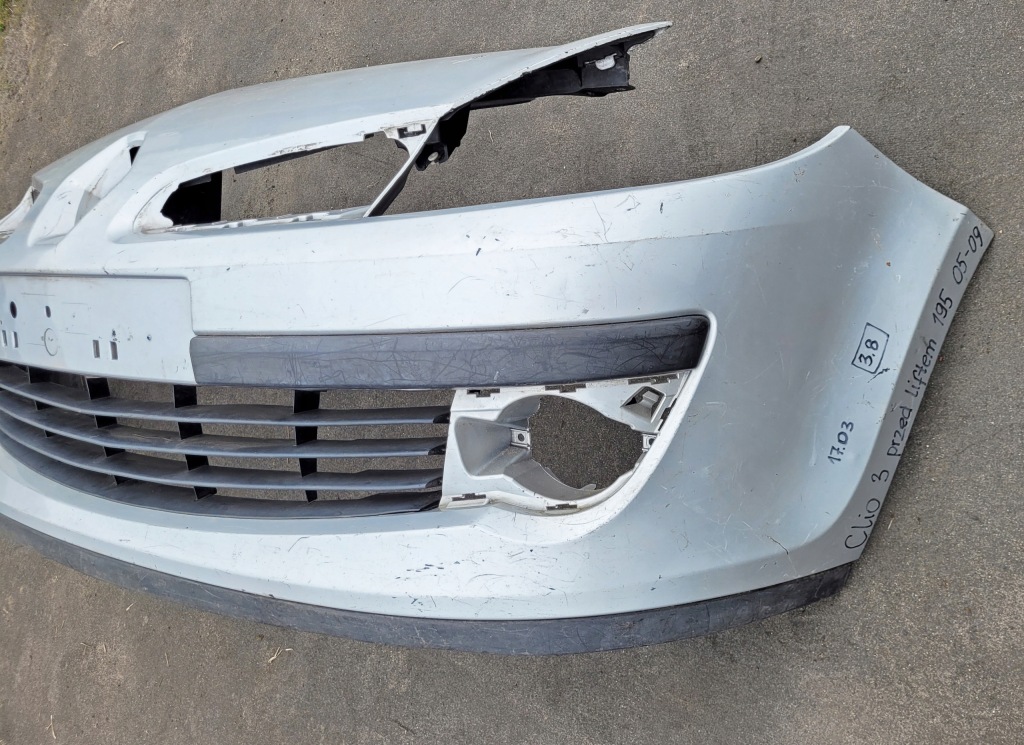 Бампер renault clio 3 - 195 przed liftem 2005-09 / lift 2009-12 Оригінал