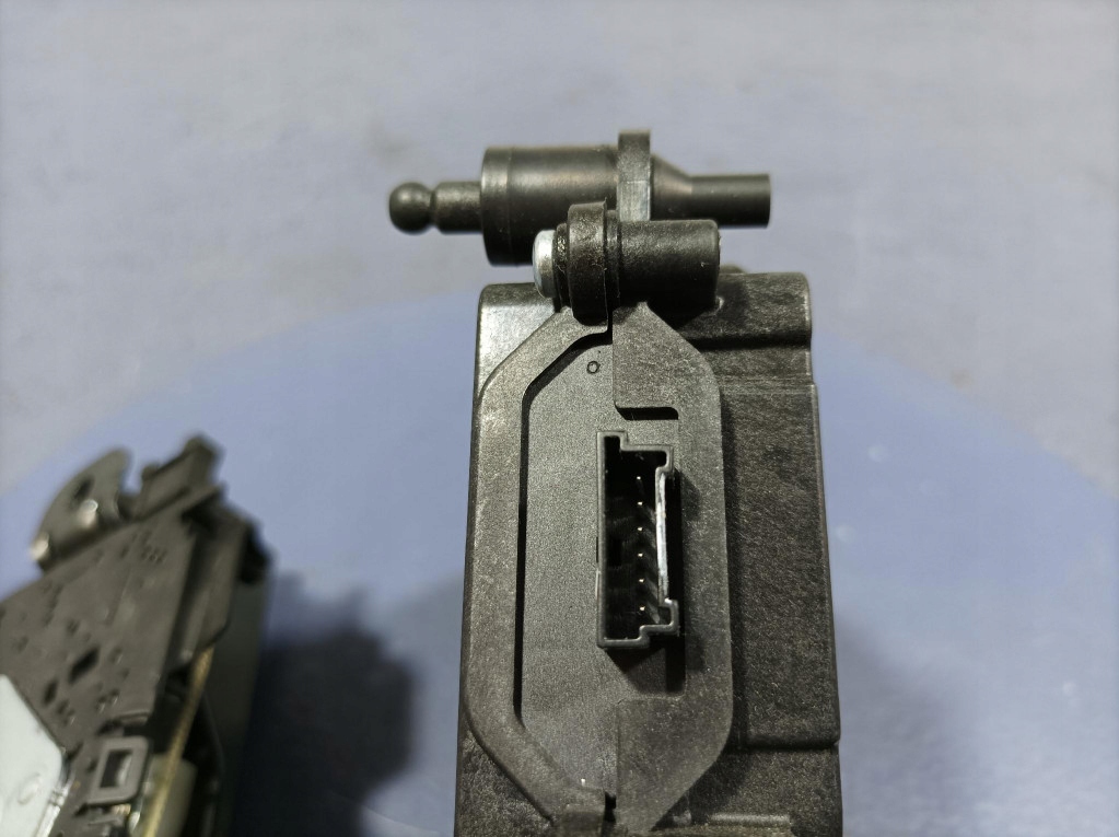 фото №6, Bmw 4 g26 замок доводчик кришки багажника задня 9463391