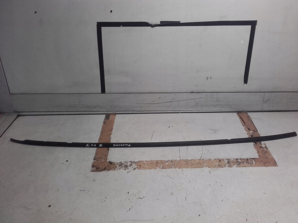 фото №1, Bmw 8 e31 молдинг дахова права