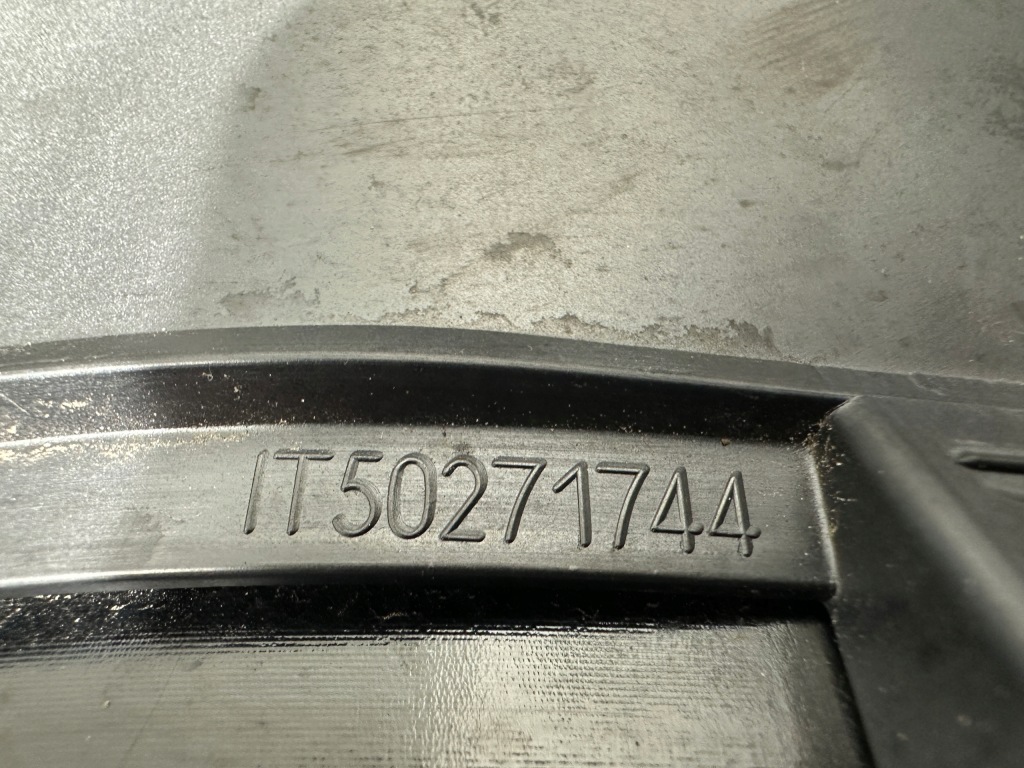 Вкладыш отражатель лампы левый full led iveco s-way 50350744 50270766 50271744 Киев