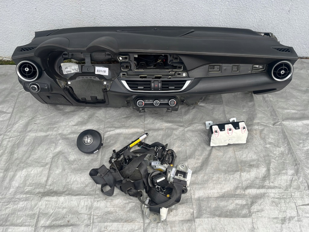 фото №1, Alfa romeo stelvio qv консоль подушки безпеки ремені подушка безпеки комплект 2017- шкіра