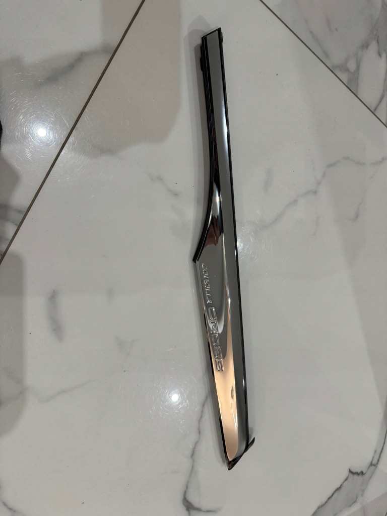 Купить Toyota corolla cross 2023 заглушка крыло накладка левый задний  хром молдинг