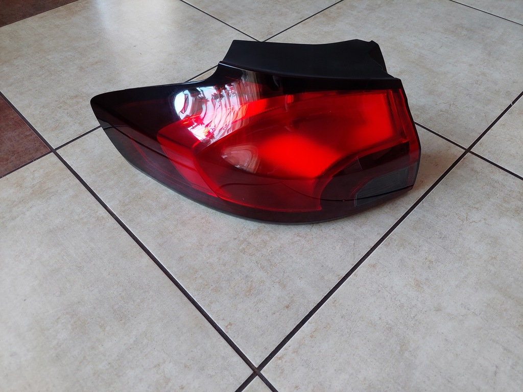 фото №1, Левая лампа - задняя --- opel zafira c