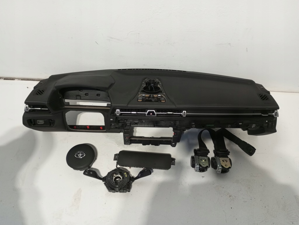 фото №1, Панель  pulpit приборная панель toyota supra