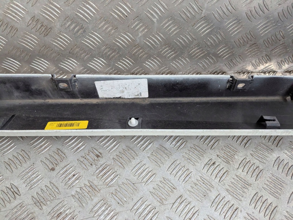 Купити Nissan leaf 2 2017-2024 молдинг поріг ліва поріг ліва накладка