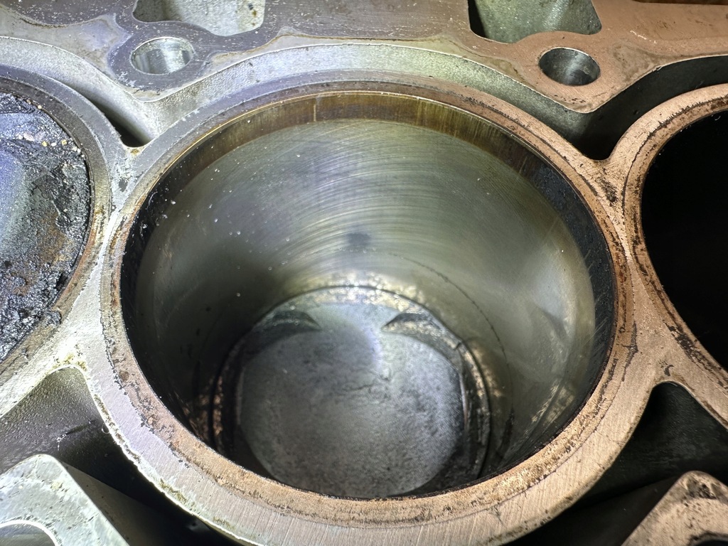 фото №10, Блок двигателя dół wał поршни 1.2 thp 10xvaz hn05