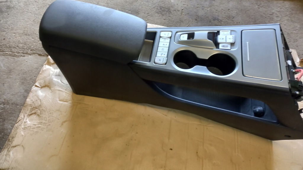 фото №6, Hyundai kona 2021 ev тунель середній панель рамка перемикач підлокітник