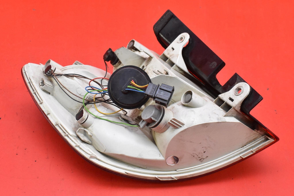 фото №6, Лампа права задня задня 3t9945096 skoda superb 2 ii kombi 08-13