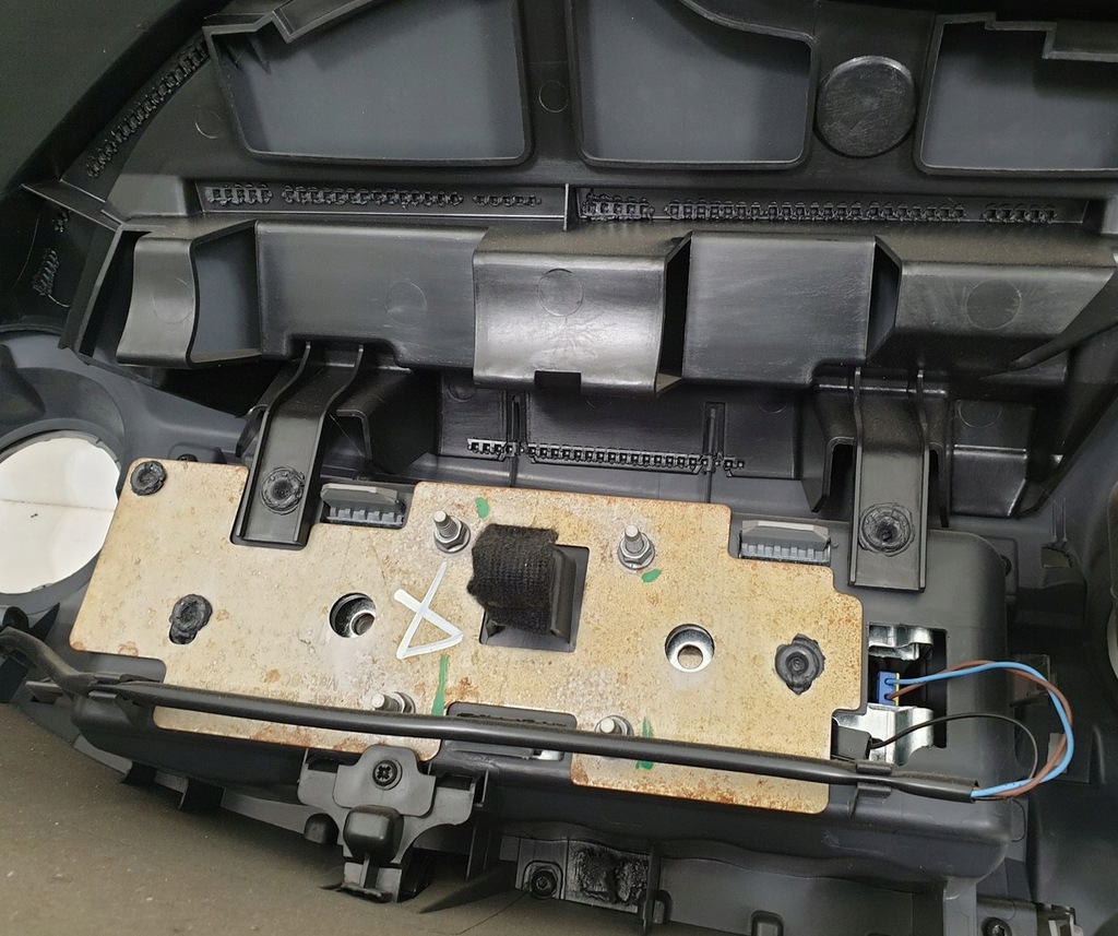 фото №8, Приборная панель приборная консоль dacia sandero i europa