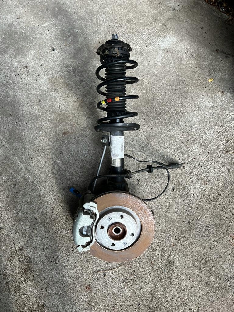 фото №1, Citroen c4 cactus амортизационная стойка левый p54