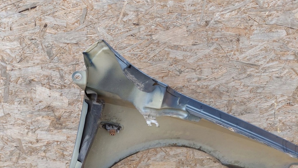 Крыло  левое  водителя fiat stilo 5d Оригинал